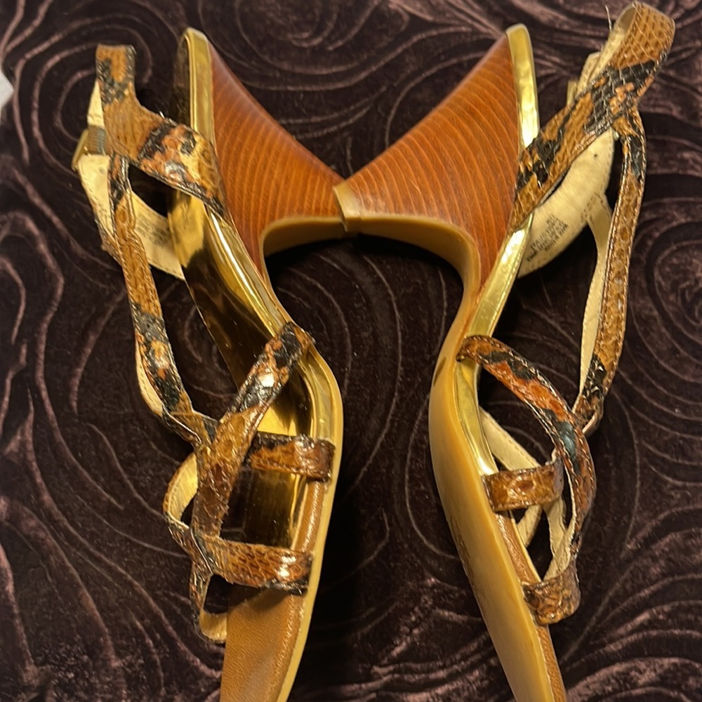 Michael Kors size 7 1/2 medium, genuine snake up slightly used great condition